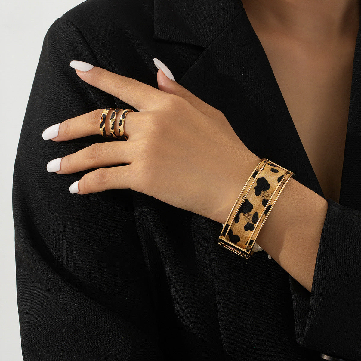 Planderful Vienna Verve Bracelet Ring Set – Retro High-End Fashion Design