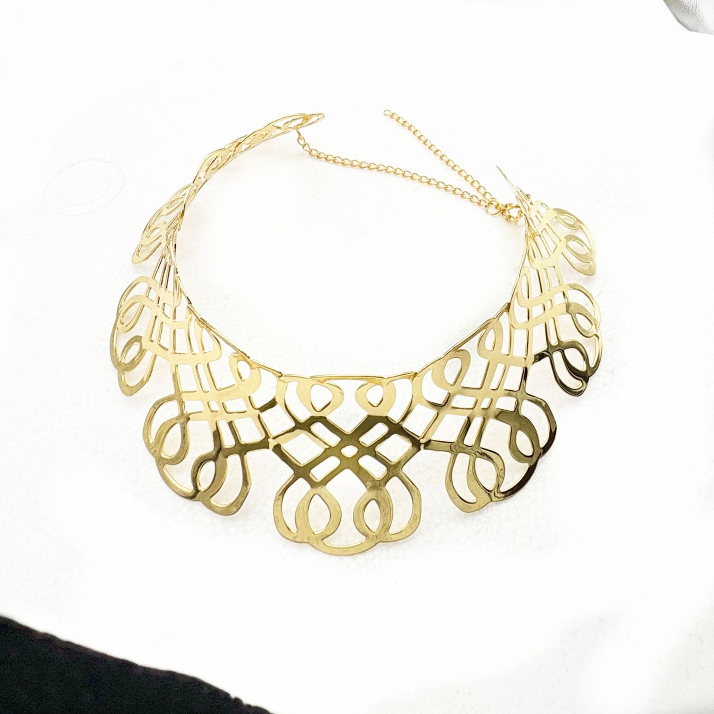 Planderful Savanna Rhythms Necklace – Exaggerated Hollow Flower Design