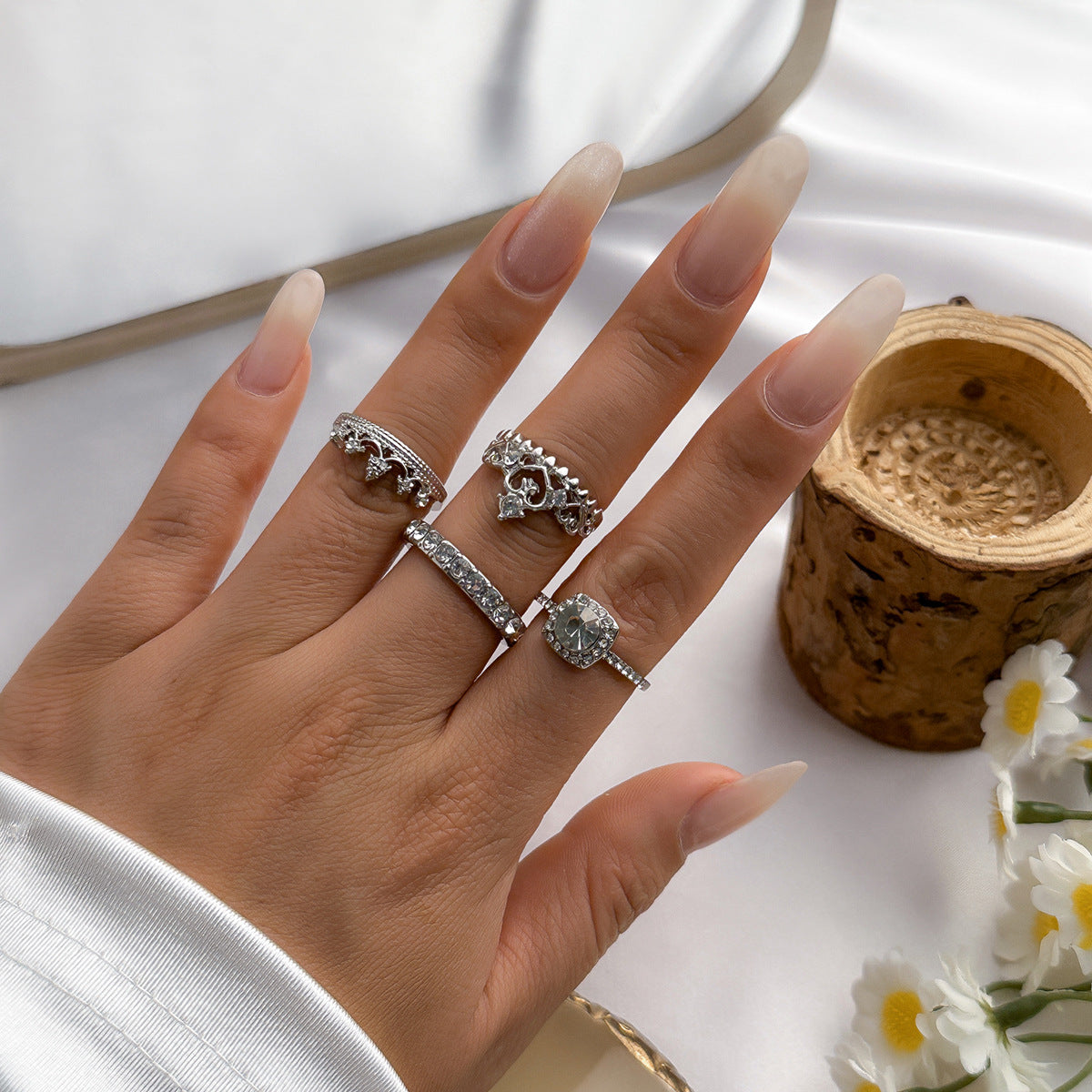 French Pastoral Heart-shaped Diamond Ring with Floral Crown Set Europe and US Cross-border Jewelry.