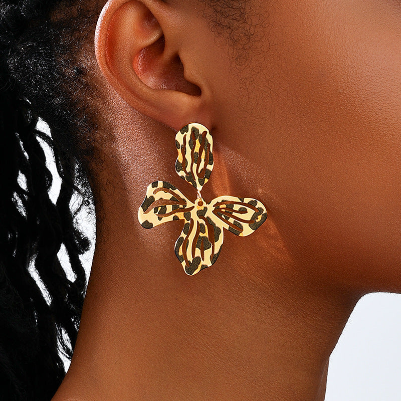 Planderful Vienna Verve Earrings – Fashionable Metal Hollow Leaf Design