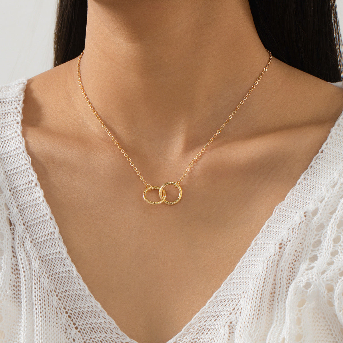 Planderful Vienna Verve Necklace – Stylish Metal Interlocking Eternal Symbol
