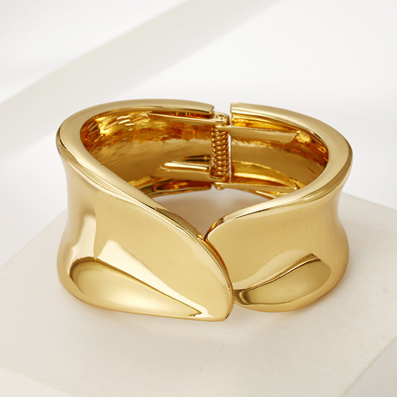 Exaggerated Gold Bracelet with European Charm - Electroplated Glossy Alloy Jewelry