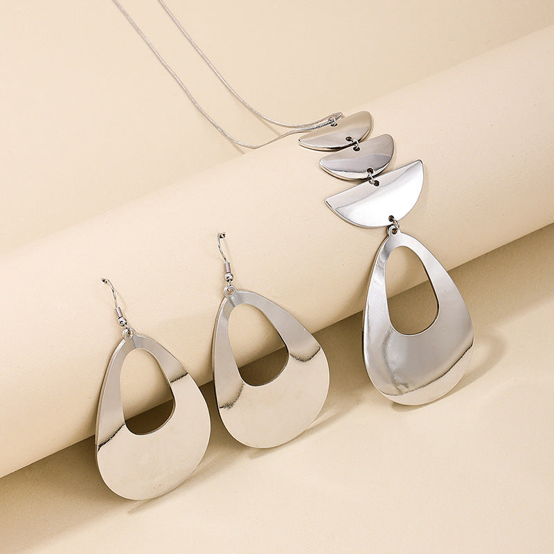 Vienna Verve Metal Jewelry Set with Teardrop Earrings and Necklace