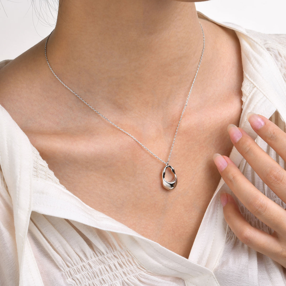Simple Copper Material 18K Gold Hollow Irregular Pendant Necklace