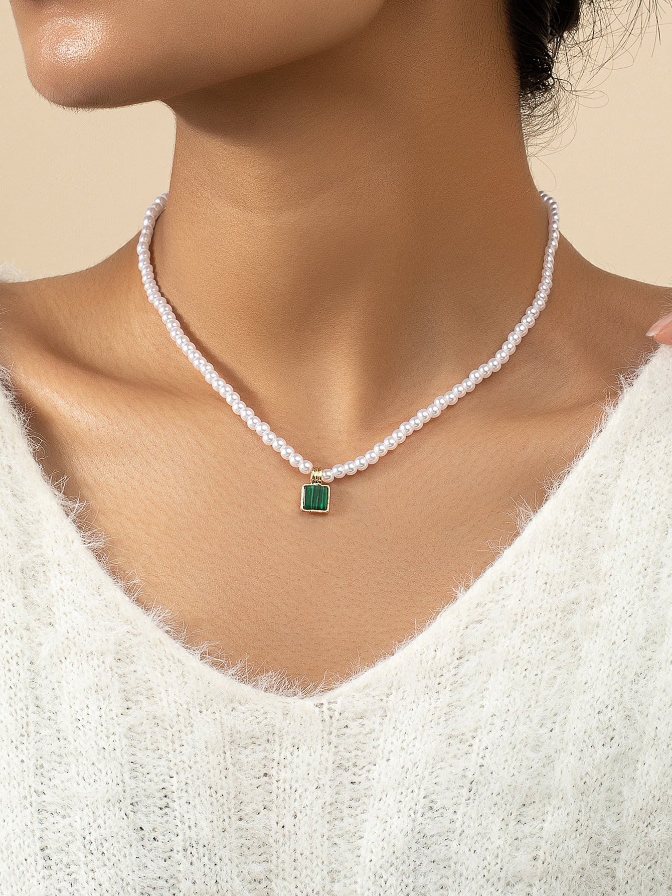 Stylish Pearl Pendant Necklace with a Modern Twist
