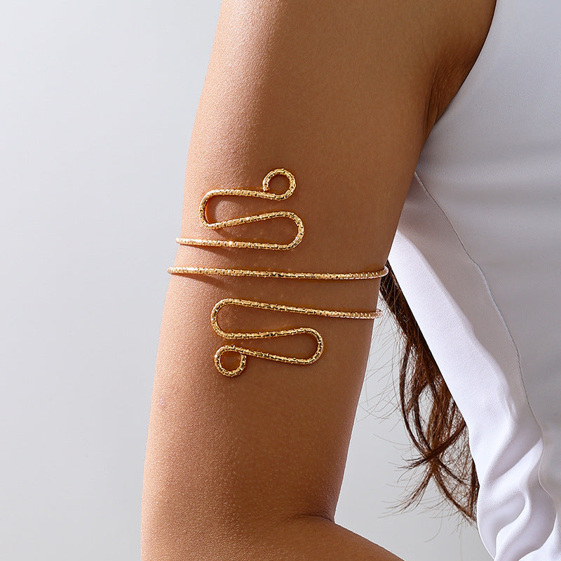 Planderful Vienna Verve Bracelet – Elegant Metal Line Texture Design