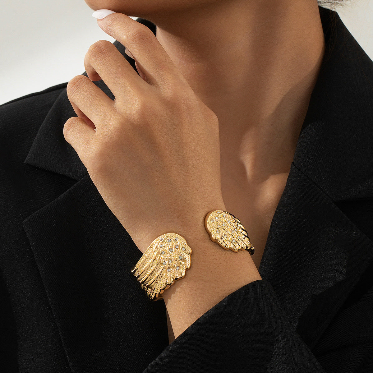 Planderful Vienna Verve Bracelet – Adjustable Metal Design with Diamond Accents