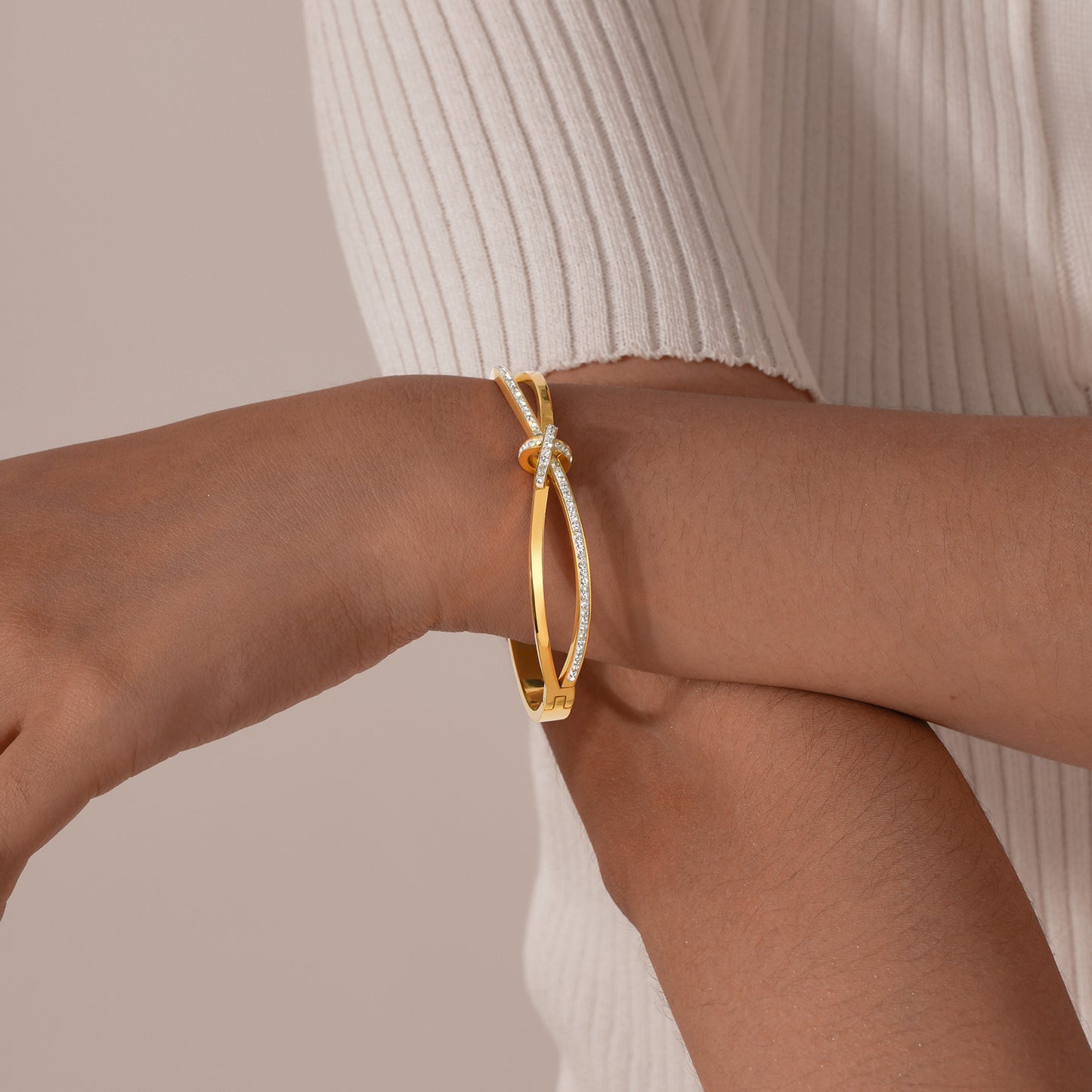 European And American Fashion Personalized Stainless Steel Zircon Knotted Open Bracelet 18K Gold Lady