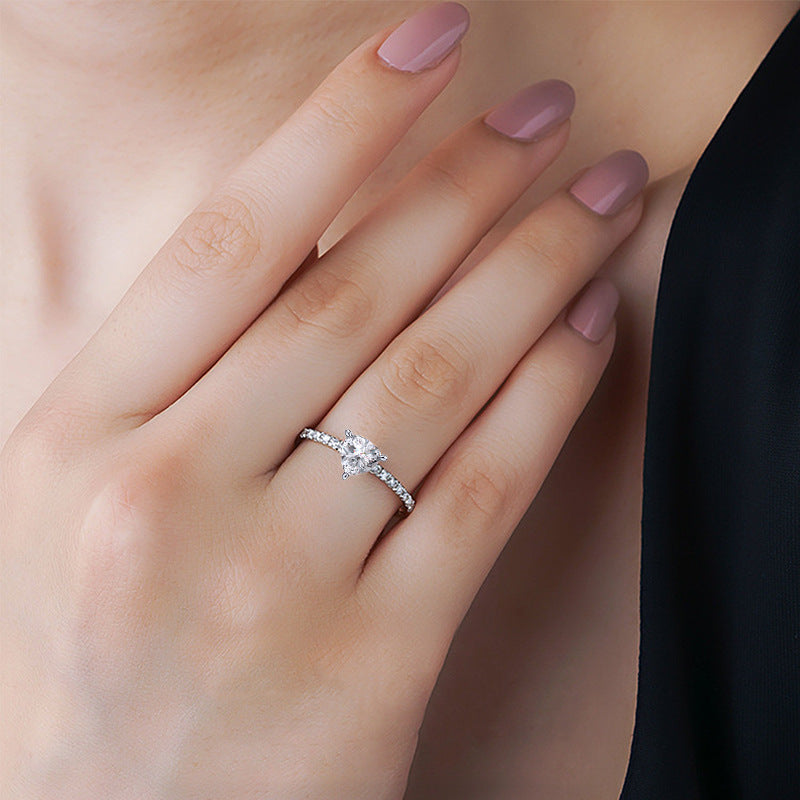 Fashion S925 Sterling Silver Ring with 1 Carat Moissanite