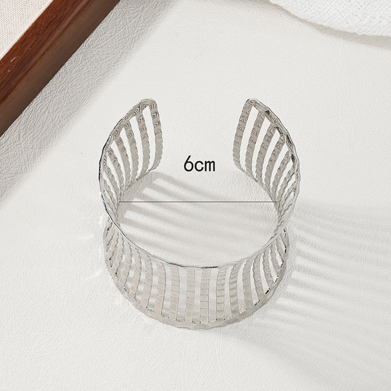 Eclectic Metal Hollow Stripe Bracelet - Vienna Verve Collection