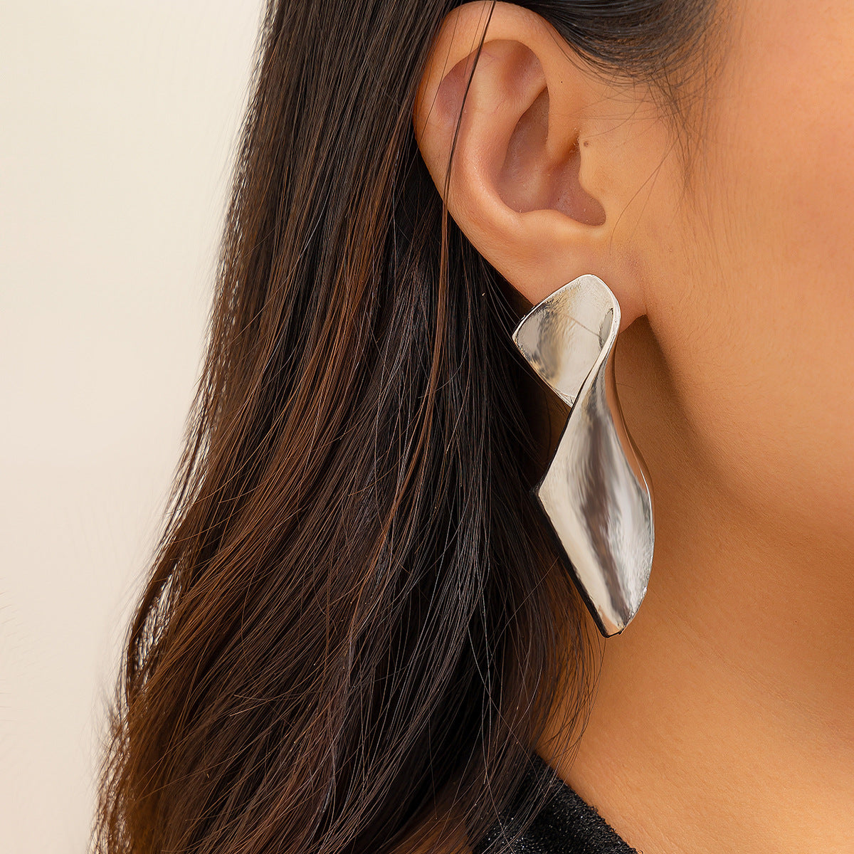 Planderful Vienna Verve Pleated Metal Folding Stud Earrings For Women Versatile Geometric Retro Statement