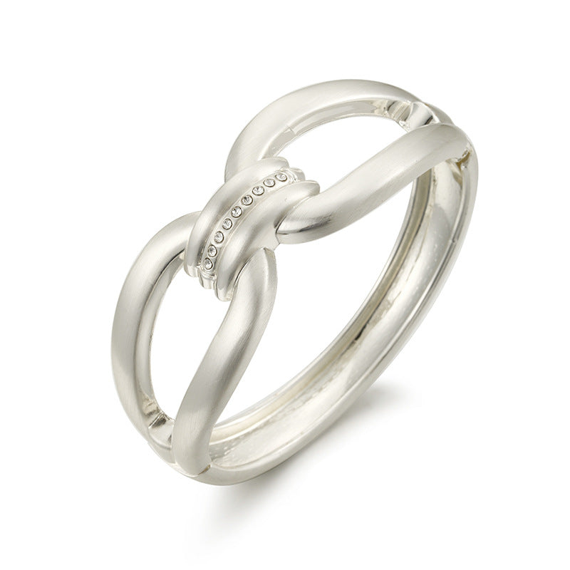 Timeless Rose Gold Luxury Bracelet for Women – Fashion Forward Design with Enduring Elegance