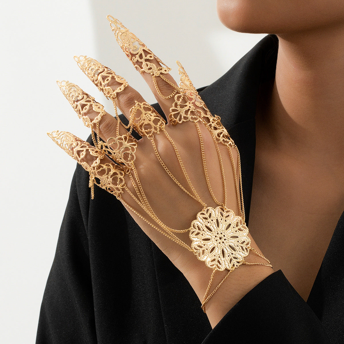 Planderful Vienna Verve Bracelet – Exaggerated Metal Hollow Design