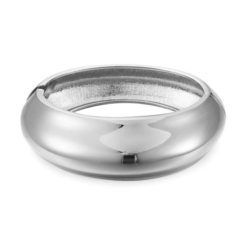 Golden Vogue Statement Bracelet for Women - Elegant European & American Fashion Accessories