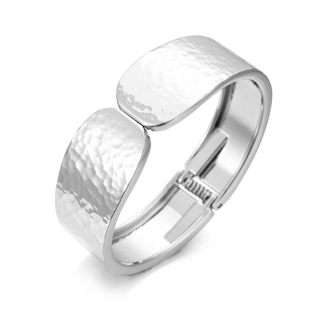 Planderful Vienna Verve Bracelet – Elegant Gold Textured Design