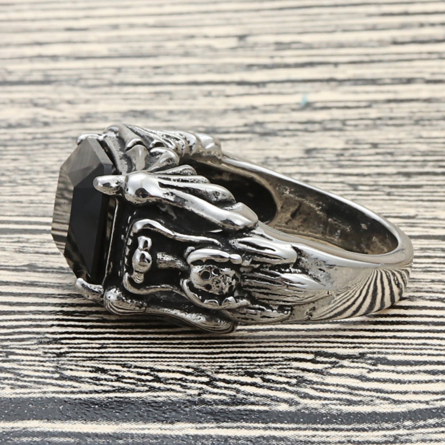 Punk-Inspired Titanium Steel Black Stone Pixiu Ring for Men – Retro Fashion Statement