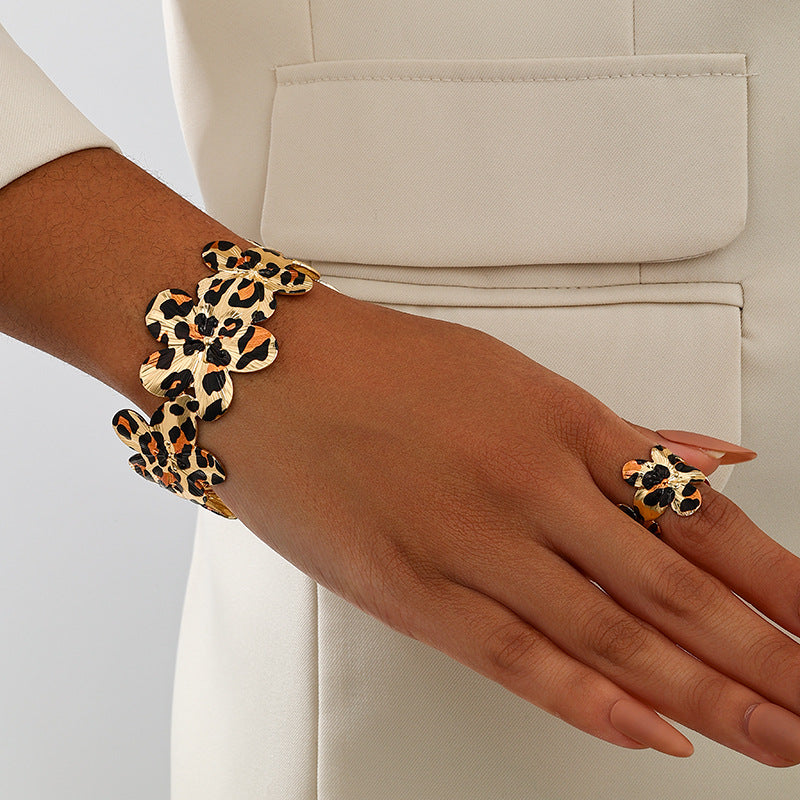 Fashionable Metal Leopard Print Bracelet Ring Set for Women