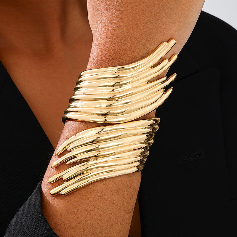 Planderful Vienna Verve Bracelet – Bold Heavy Metal Wing Design