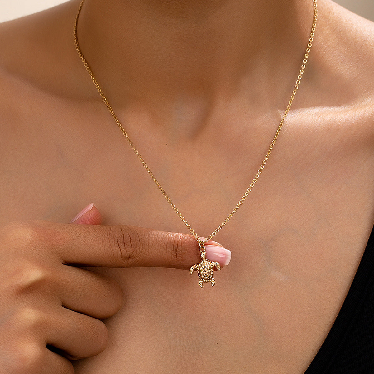 Planderful Vienna Verve Turtle Pendant Necklace – Cute and Versatile Design
