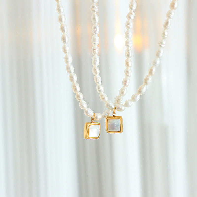 Elegant Baroque Pearl Necklace with Sea Shell Pendant - Luxurious Dinner Party Accessory