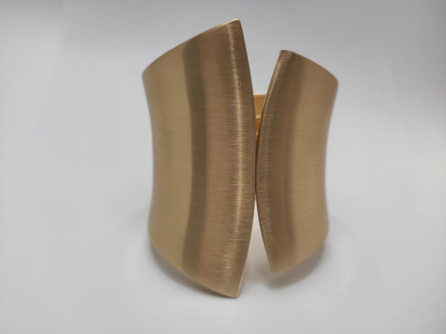 Trendy Asymmetric Metal Bracelet with Irregular Opening