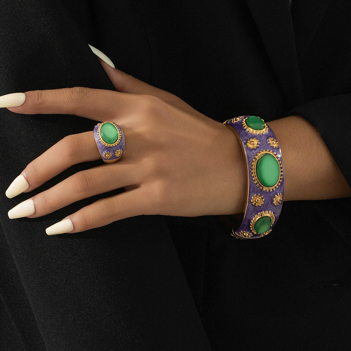 Planderful Vienna Verve Jewelry Set – Fashionable Retro Metal Design