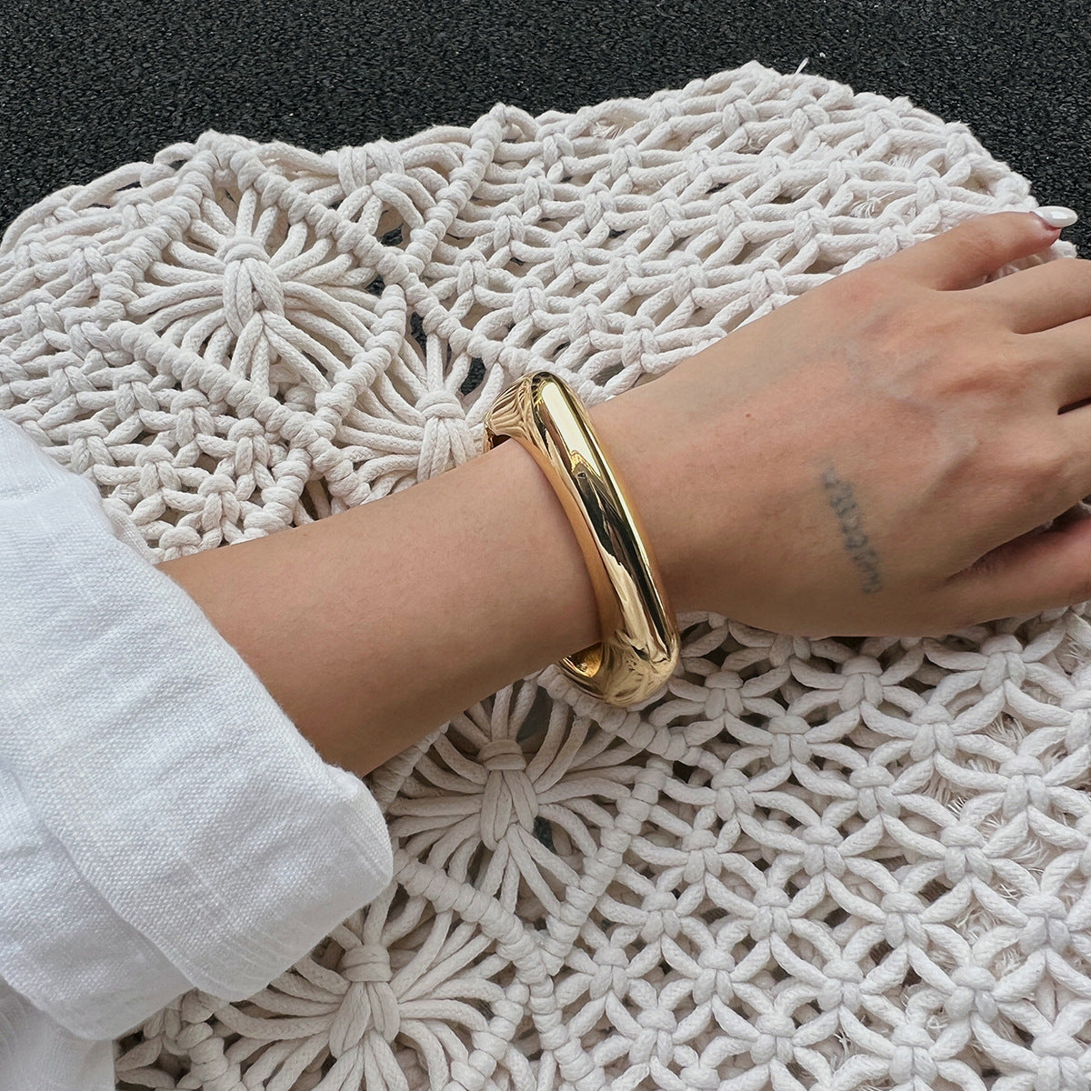 Planderful Vienna Verve Metal Bracelet For Women Smooth Surface Statement Jewelry