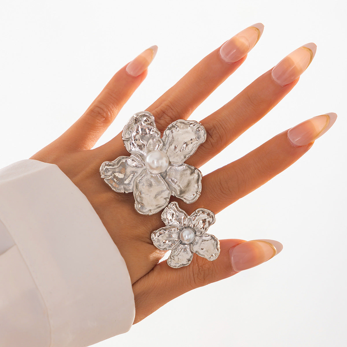 Planderful Vienna Verve Ring – Exaggerated Floral Design with Imitation Pearls