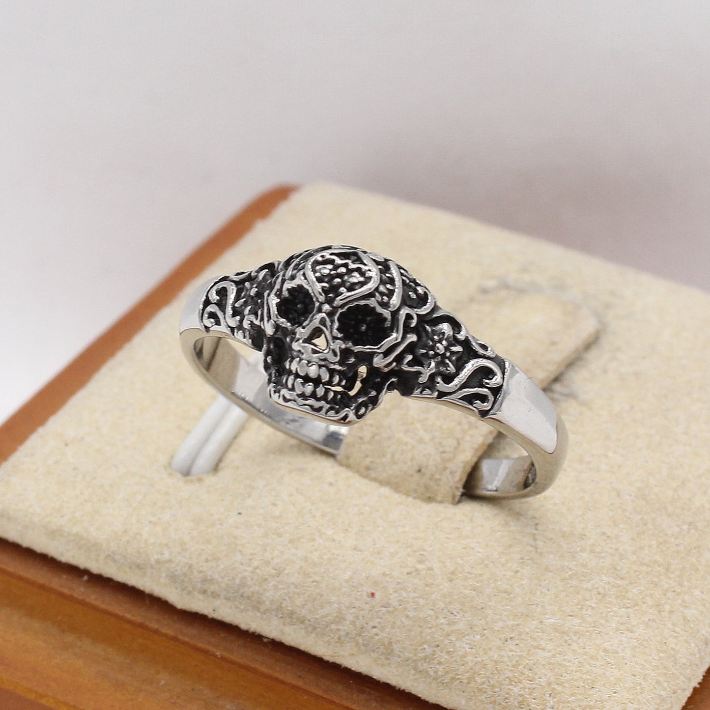 Planderful Jewelry Personalized Vintage Skull Steel Ring For Men And Women Gothic Statement Accessory