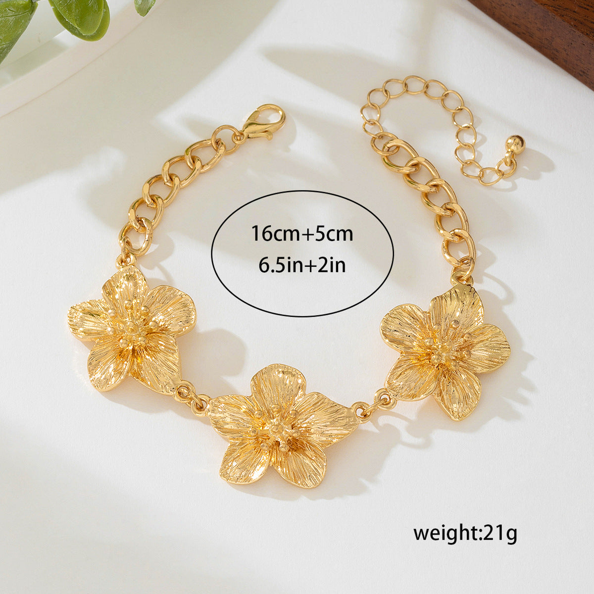 Planderful Vienna Verve Necklace – Fashionable Metal Flower Design