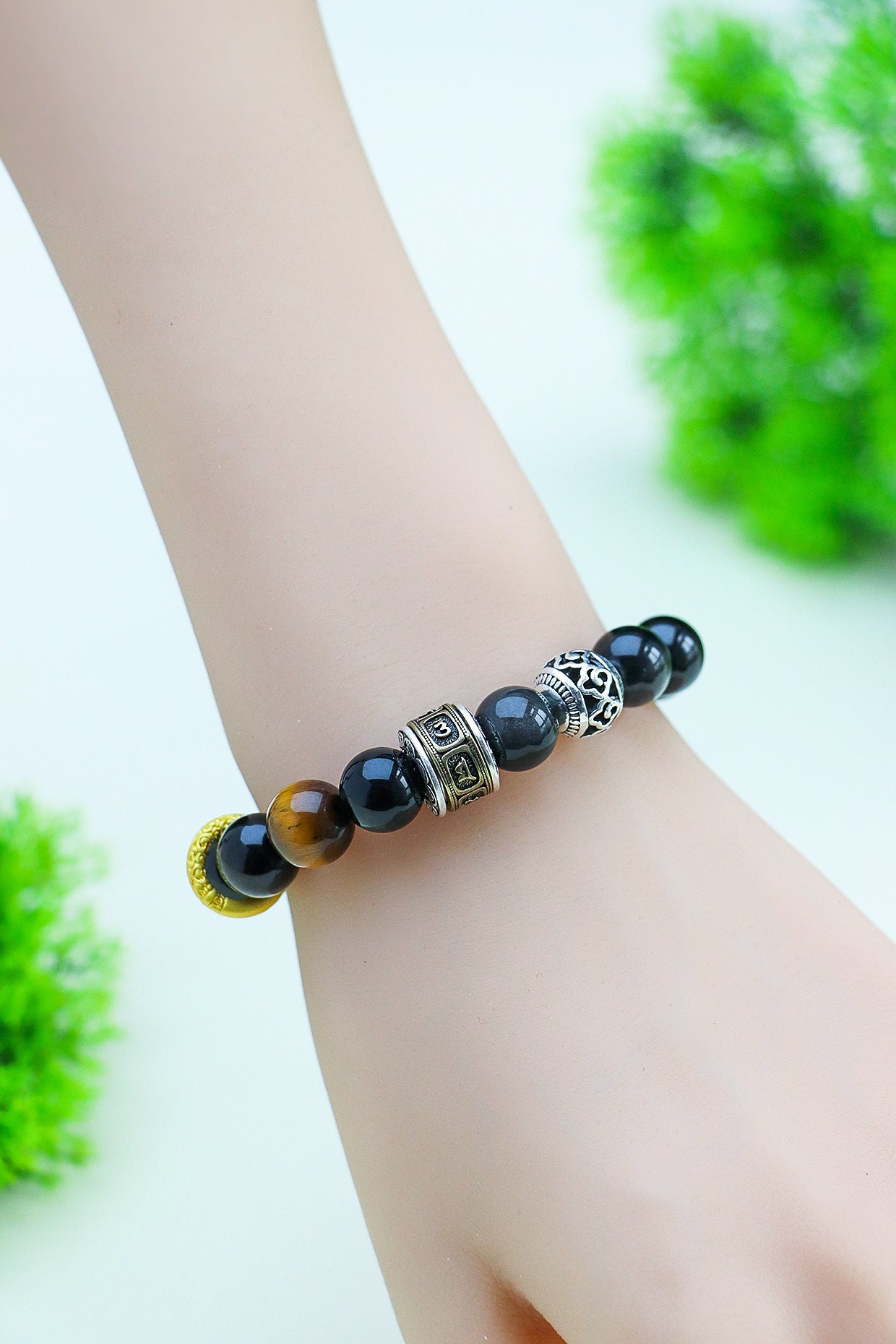 Planderful Fortune's Favor Bracelet – Unique Literary and Retro Design