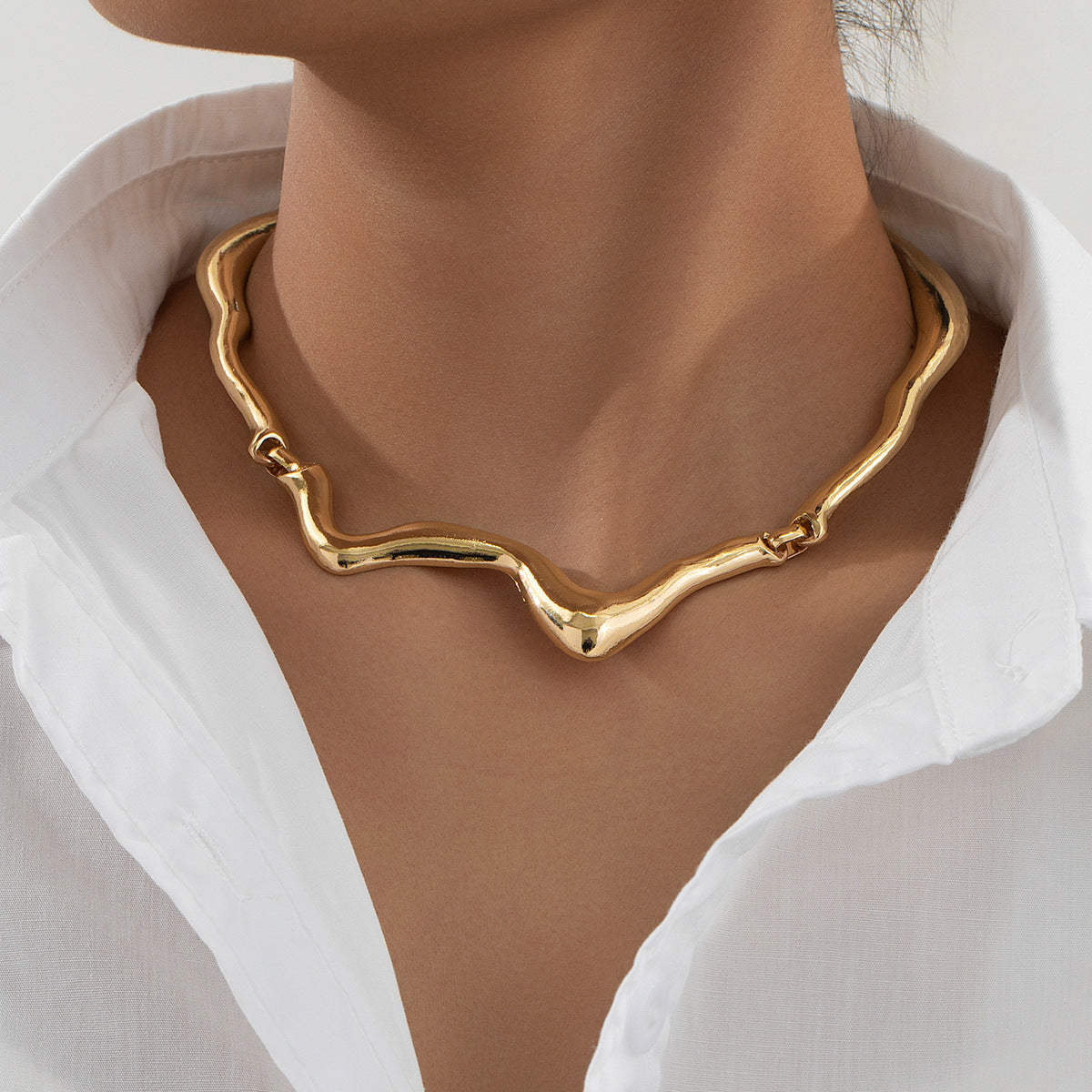 Planderful Vienna Verve Necklace – Exaggerated Heavy Metal Gold Design