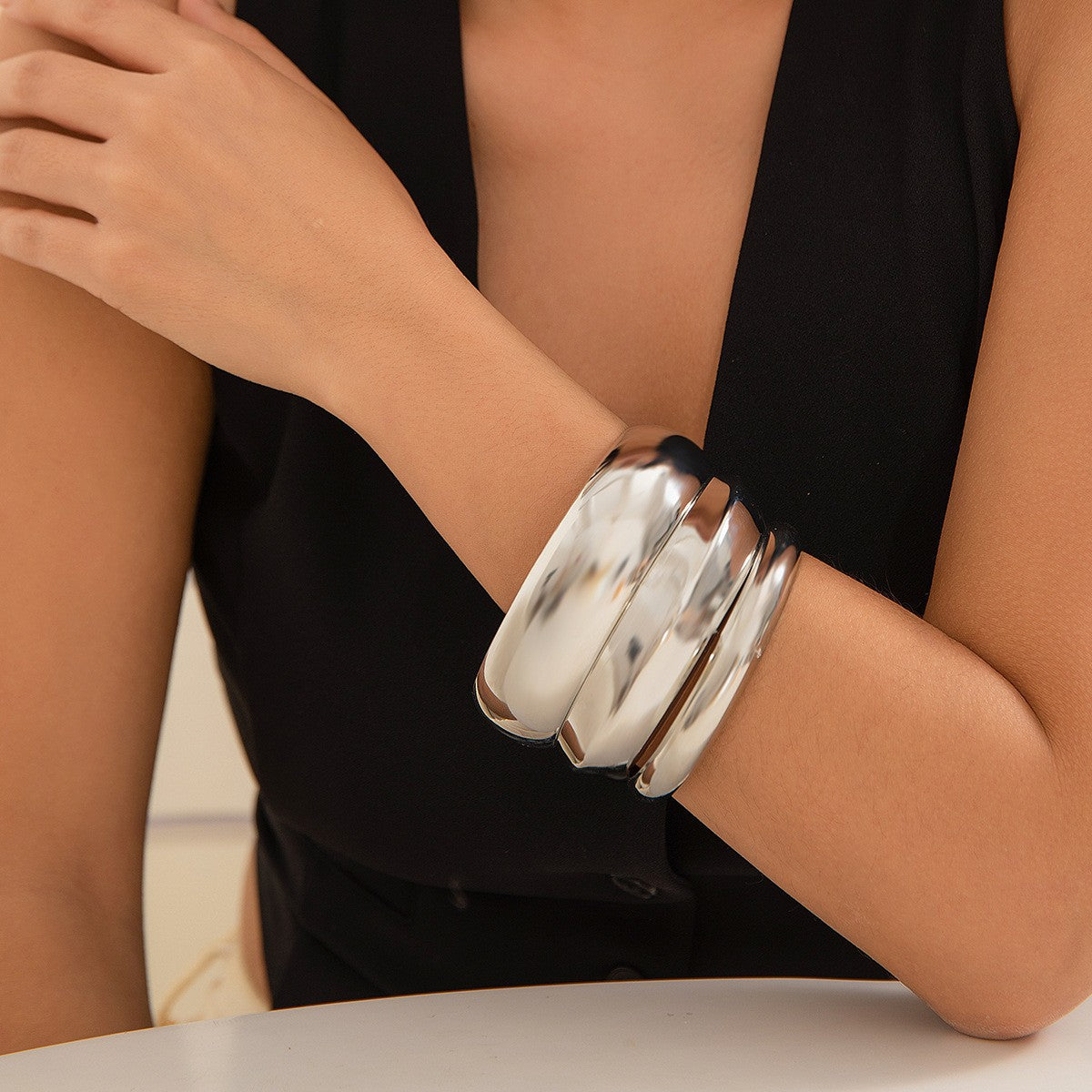 Planderful Vienna Verve Wide Glossy Metal Bracelet Set for Street Style Chic Women