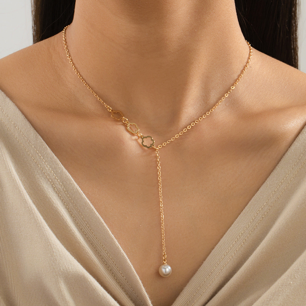 Planderful Vienna Verve Necklace – Exquisite Metal Five-Leaf Clover Design