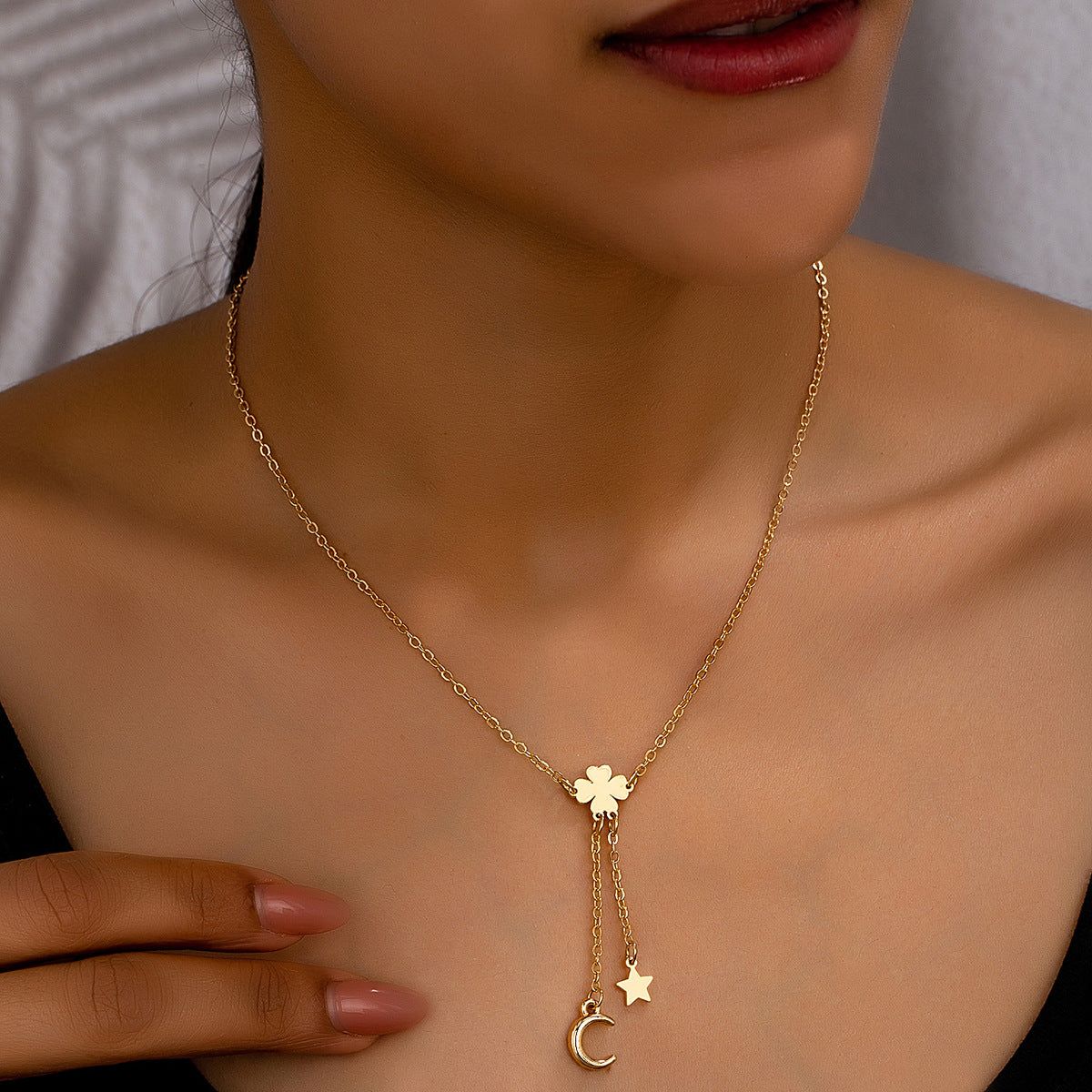 Planderful Vienna Verve Necklace – Minimalist Metal Flower Pendant Design