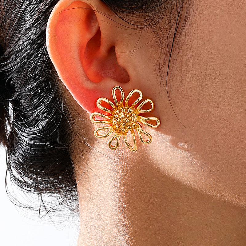 Planderful Vienna Verve Earrings – Stylish Metal Line Flower Design