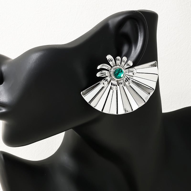 Exquisite Fan Design Diamond-Studded Stud Earrings with a Touch of European Elegance
