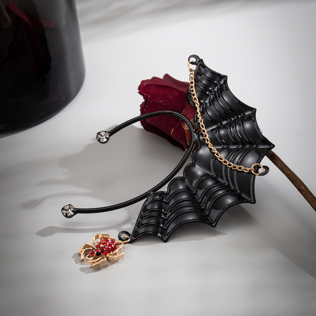 Spider Web Design Non-Pierced Ear Clips with Chain, Vintage Spider Pendant Earrings for Women