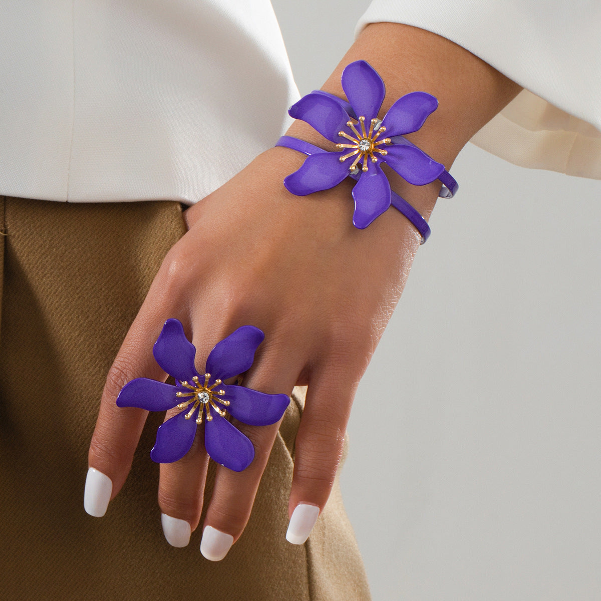 Exquisite Metal Five-Leaf Flower Bracelet Ring Set Planderful