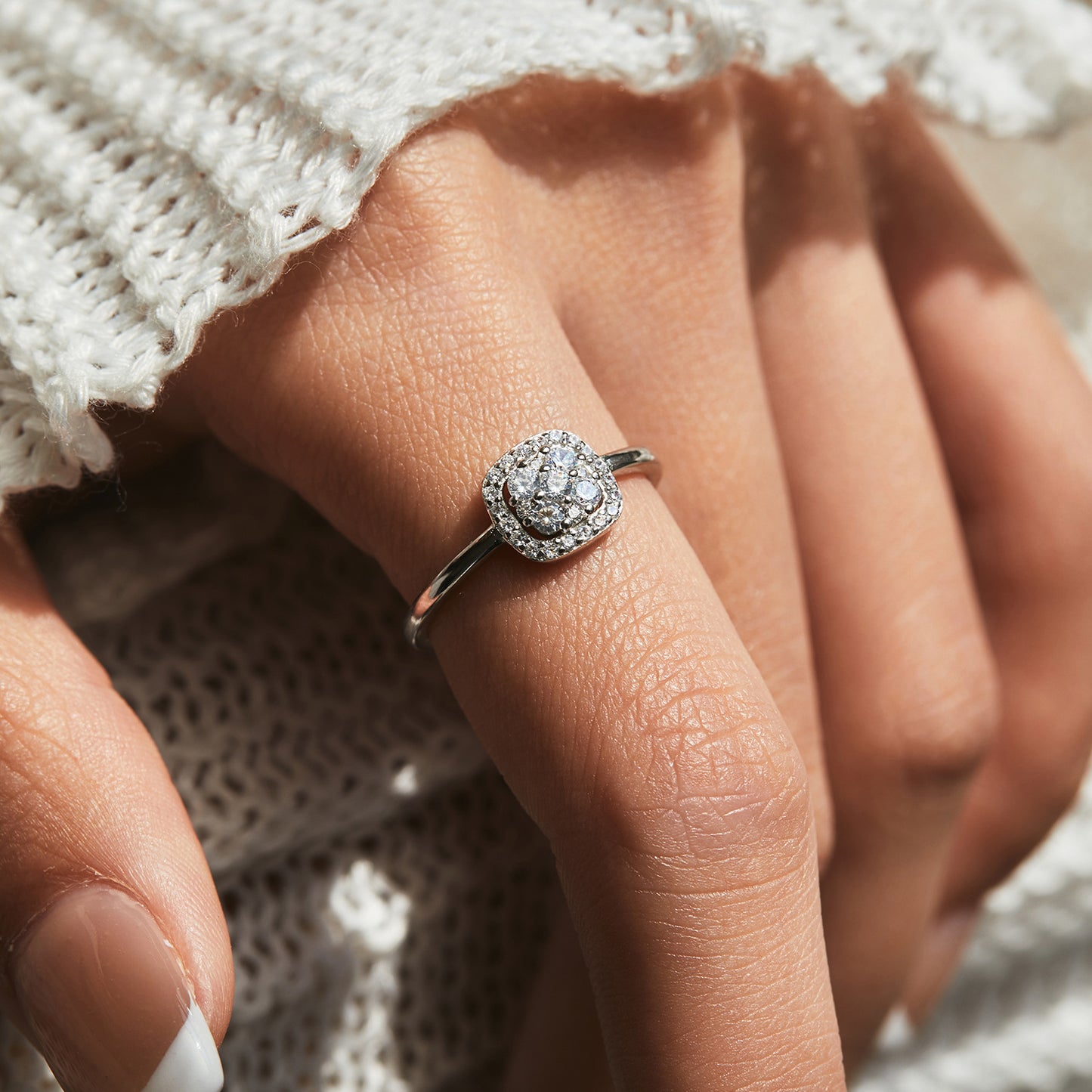 Planderful Moissanite Sparkling Ring – Elegant Light Luxury Design