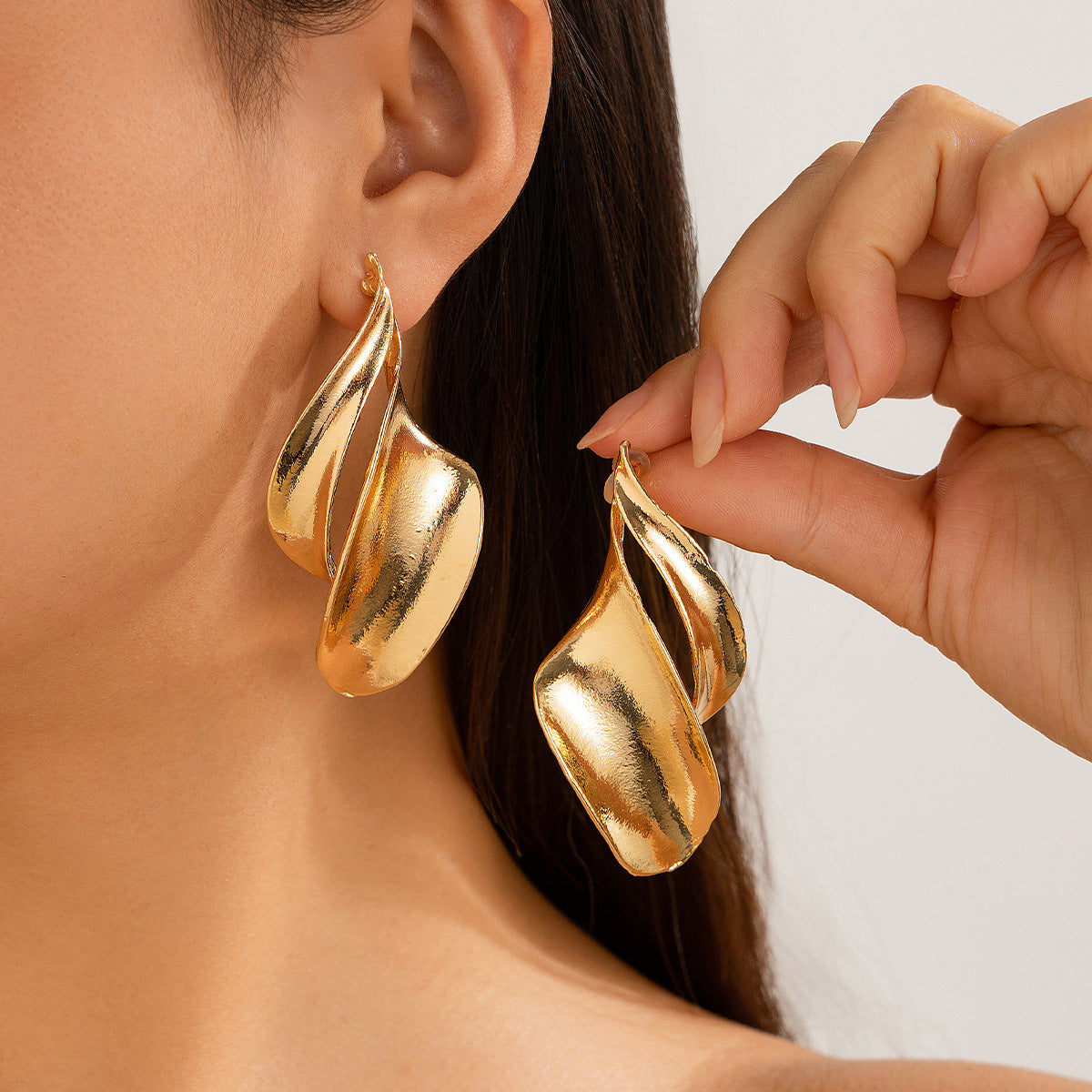 Planderful Geometric Stud Earrings Women Hollow Metal Texture Twist Glossy Statement Jewelry