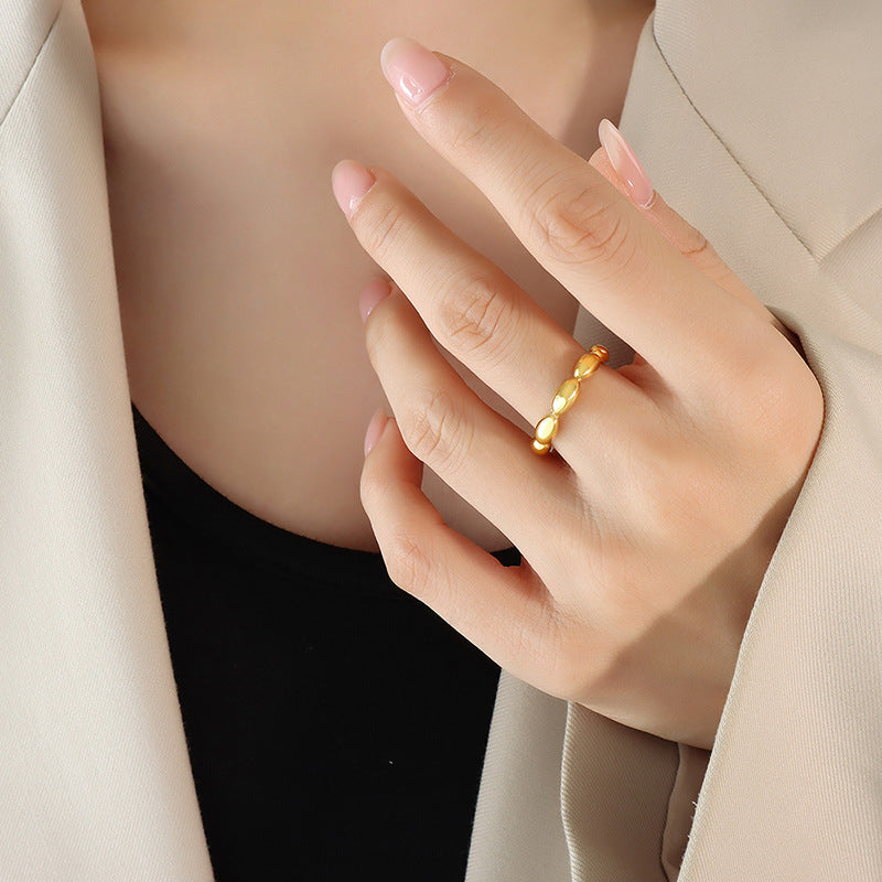 Elegant Geometric Oval Gold-Plated Titanium Steel Ring