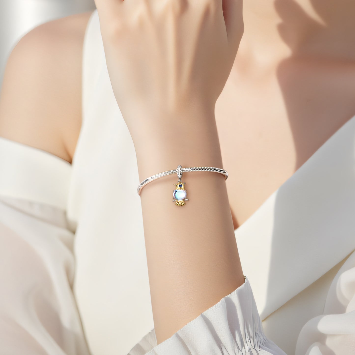 Planderful Jewelry Moonstone Pendant Necklace Silver