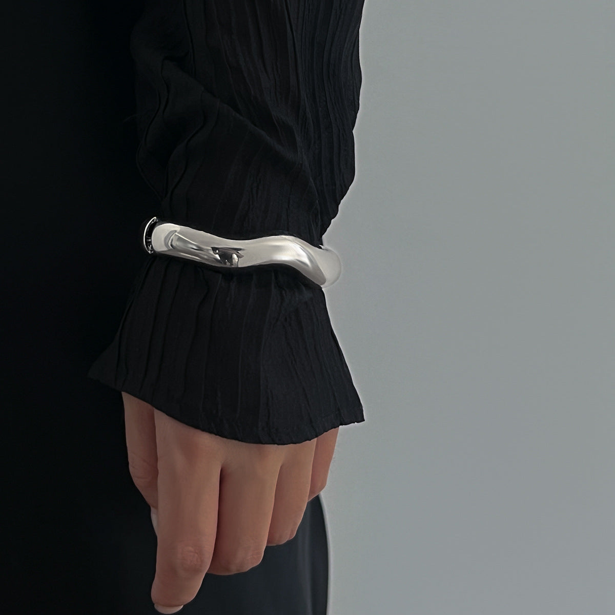 Planderful Vienna Verve Punk Style Heavy Metal Bracelet Bold Curved Wavy Opening For Rebels
