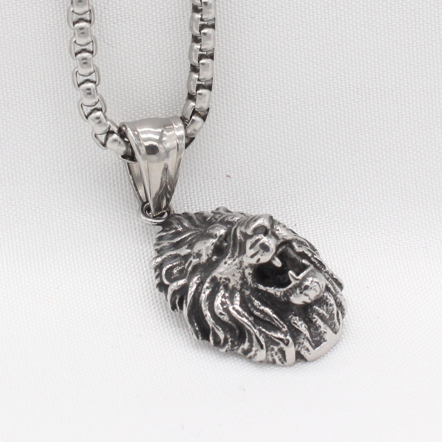 Planderful Everyday Genie – European and American Retro Lion Head Men's Titanium Steel Pendant Necklace for Men