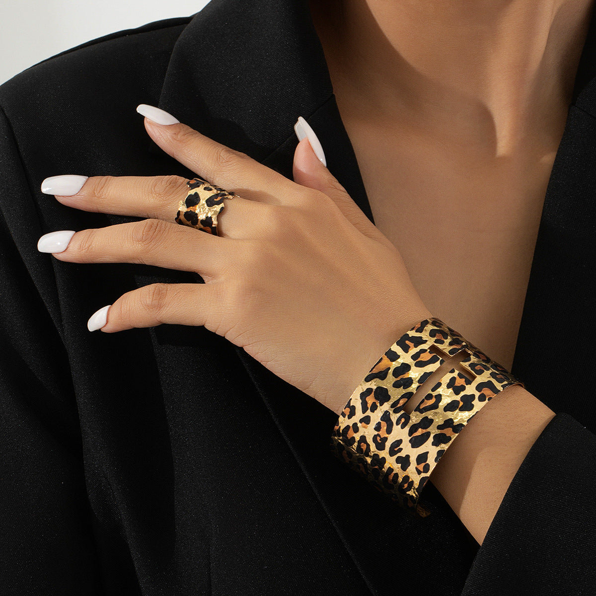 Planderful Vienna Verve Jewelry Set – Retro Metal Leopard Print Design