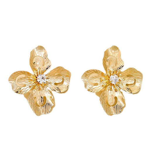 Exquisite Floral Stud Earrings with Pearls for Stylish Women