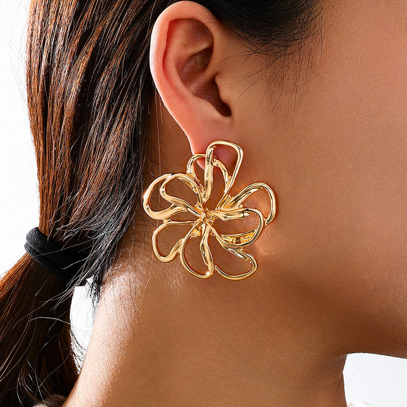 Planderful Vienna Verve Earrings – Unique Irregular Hollow Line Design