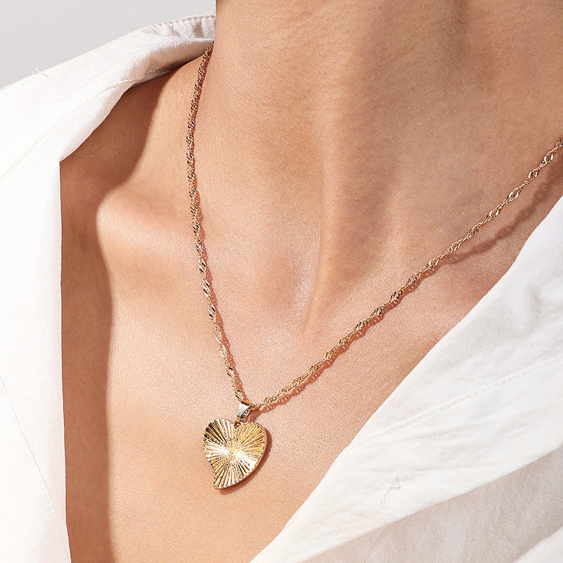 Wholesale European Retro Charm Necklace with Love Pendant