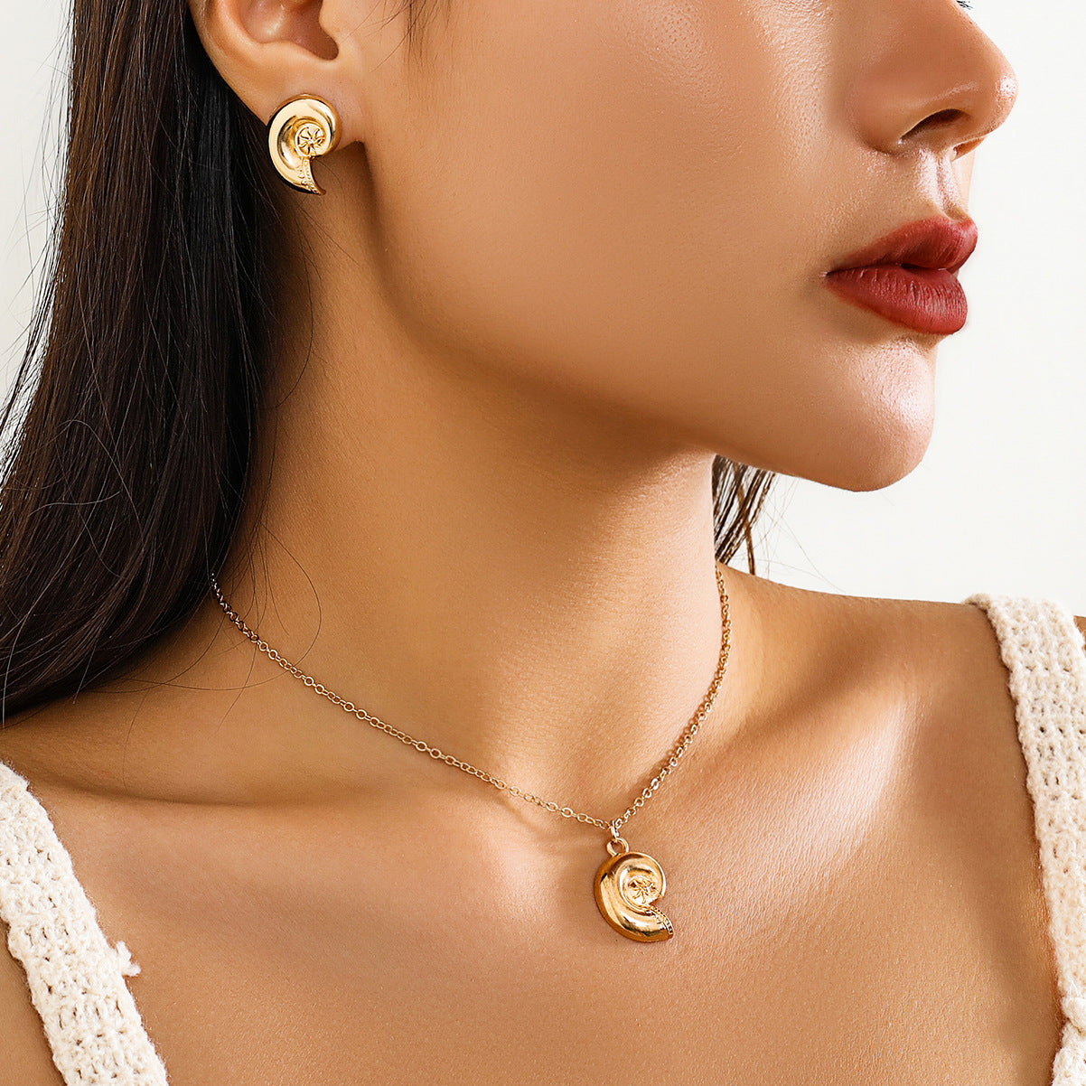 Dark Ocean Breeze Starfish Necklace with Irregular Five-pointed Star Pendant